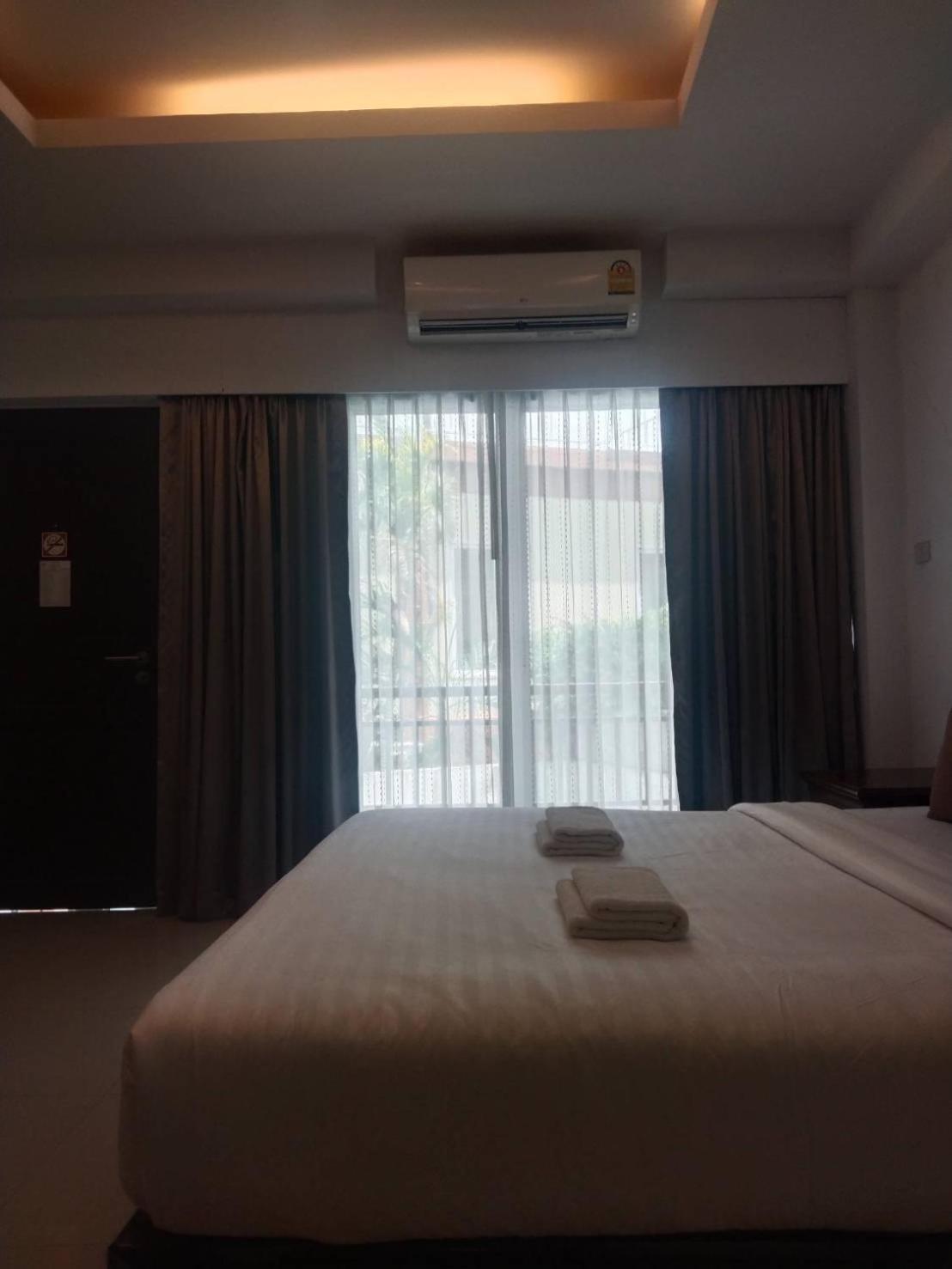 Sota Residence Pattaya Esterno foto